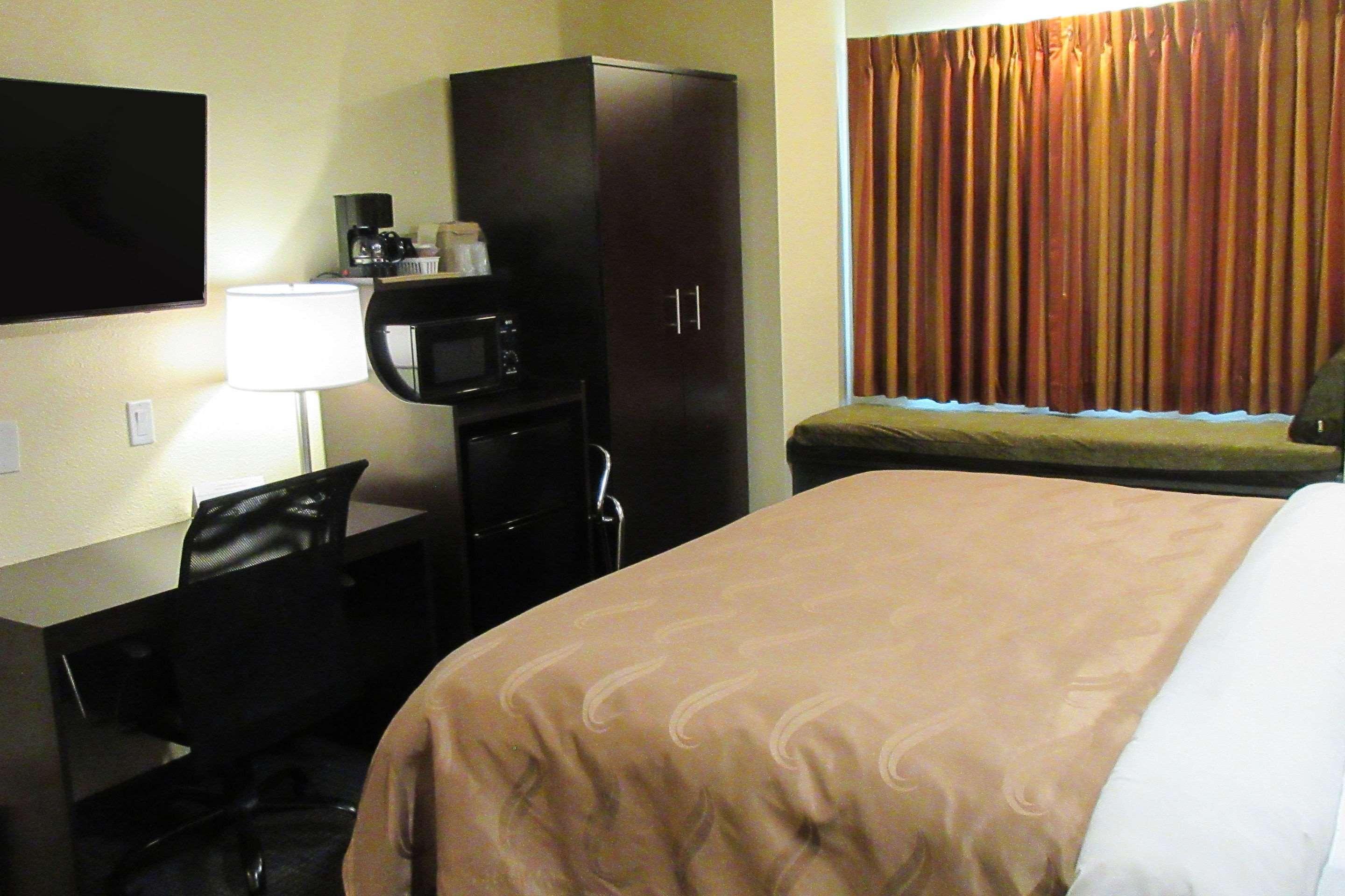 Quality Inn & Suites Near Nas פאלון מראה חיצוני תמונה