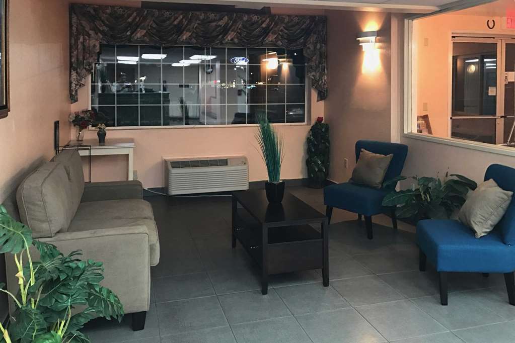 Quality Inn & Suites Near Nas פאלון מראה פנימי תמונה