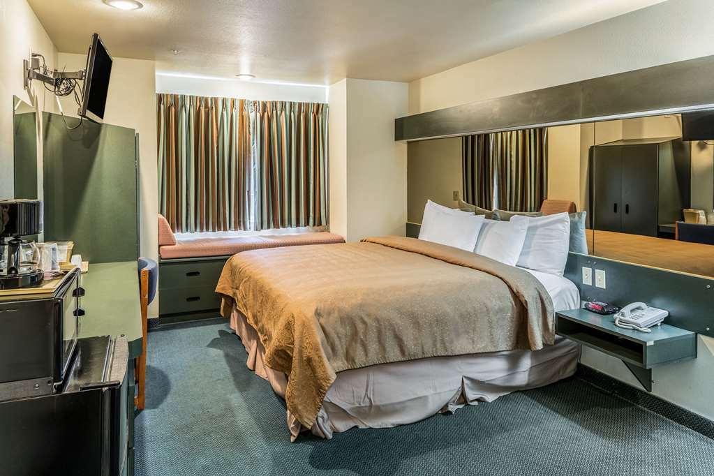 Quality Inn & Suites Near Nas פאלון חדר תמונה