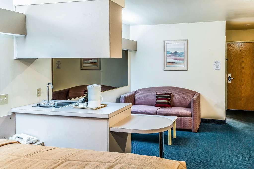 Quality Inn & Suites Near Nas פאלון חדר תמונה